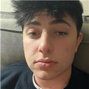 Profesor de artes, formado en la carrera de Bellas Artes, con amplia experiencia en el sector de dibujo y pintura