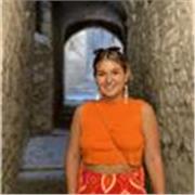 Soy cercana, paciente y creativa; daré refuerzo en primaria, destacando mi especialidad en euskera y música. 
