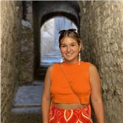 Soy cercana, paciente y creativa; daré refuerzo en primaria, destacando mi especialidad en euskera y música.