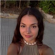 Profesora de Lengua castellana imparte clases a niños de todas las edades