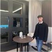 A personas extranjeros que vienen aprender el español 