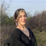 Soy una persona creativa y proactiva con muchas ganas de enseñar e inspirar a personas de todas ls edades.