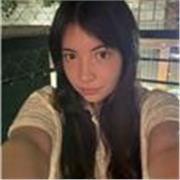 Profesor de inglés imparte a niños en nivel inicial y primario