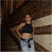 Mi chiamo Giulia, ho 19 anni e frequento il primo anno di università all'Accademia di Belle Arti di Brera. 