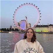 Maestra titulada en Educación Primaria, Audición y Lenguaje y Pedagogía Terapéutica, con Máster en Innovación Educativa.