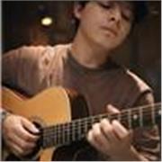 Soy profesor joven, doy clases de guitarra acustica basico, puede ser online o presencialmente, los precios y otras avisos al N°