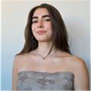 Creativa, paciente y comprometida. Me dirijo a aquellos estudiantes que busquen aprender de forma clara y personalizada.