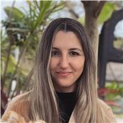 Diplômé en relations internationales qui enseigne l'espagnol à distance