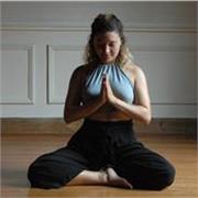 Clases de yoga para adultos mayores, yoga suave, yoga terapia, yoga en silla