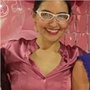 Hatha Vinyasa Yoga, Especializada en prácticas Pranayámicas (respiratorias), yoga kids, yoga familia, yoga geriátrico. Meditación