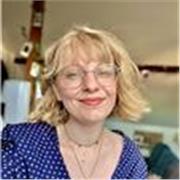 Enseignante d’anglais titulaire d’un master de Traductologie et doctorante en traduction 