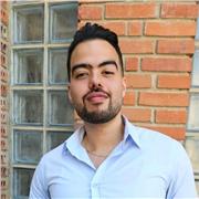 Professeur d'informatique expérimenté pour cours en ligne interactifs.