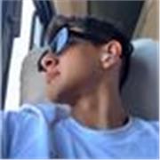 Estudiante de la universidad que puede enseñar a niños 