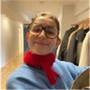 Insegnante madrelingua italiana basata a Göteborg, laureanda in lingue, offre lezioni online personalizzate di italiano e inglese.