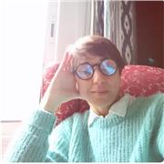 Profesora experimentada de Filosofía. Con gran vocación por la materia y la docencia.