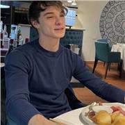 Offro lezioni individuali o in gruppo, a bambine/i e ragazzi/e di inglese,storia,economia e tante altre, propongo percorsi specifici in base alle tematiche e alle materie da migliorare