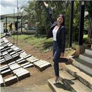 Profesora de inglés con experiencia en niños y adolescentes, enseñando particularmente