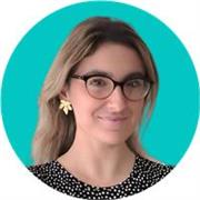Desde muy pequeña me encanta aprender, soy muy curiosa y entusiasta; era de esos niños a los que les gusta ir al cole. Me gusta mucho compartir mi tiempo con los más pequeños, siendo la mayor de 15 primos y colaborando con la Fundación Prodean los domingo