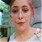 Sono Julia; madrelingua spagnolo(sono uruguaiana); eccelente conoscenza di inglese e italiano