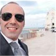 Laureato in giurisprudenza, disponibile per inglese e diritto