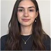 Profesora de matemáticas y química de ESO y Bachillerato. Estudiante de bioquímica en la UAM con mención honorífica en bachillerato