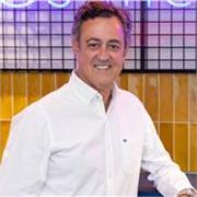 Profesor y profesional del Marketing y Comunicación con una amplia experiencia en medios, publicidad y desarrollo de negocio. 