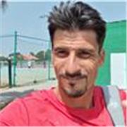 Entrenador de tenis, los entrenamientos los doy en Benicasim y es para todas las edades, tanto adultos como niños y grupos reducidos o particulares