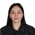 Hevesli, çalışkan ve başarı odaklı bir birey olmanın farkındalığını taşımakla beraber bilginin peşinde koşmaktan haz alan. 