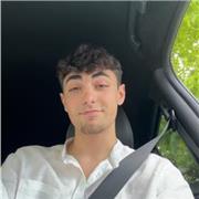 Bonjour je m’appelle Aaron et je serai heureux de t’aider pour tes cours