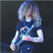lead-guitariste de groupe offre des cours en ligne sur Angoulême
