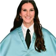 Profesora titulada en Educación Primaria con mención en lengua extranjera (inglés) y capacitada para dar hasta cuarto de la ESO