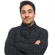 Profesor de marketing con seis años de experiencia, especializado en campañas que hacen que la Generación Z deje scroll digital.