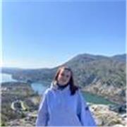 Profesora de ingles, con certificado C1 de cambridge y habiendo estudiado en el extranjero