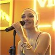 Profesora de canto y música para todas las edades y niveles