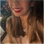 Profesora de Español imparte sus clases a todas los extranjeros que quieran aprender