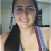 Profesora de alimentos imparte clase a niños de todas las edades