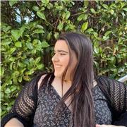 me defino muy simpatica y muy paciente, daría clases de castellano, catalan, ingles y lo que haga falta