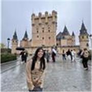 Soy una personas muy proactiva y entusiasta. Me gusta transmitir lo que sé de manera divertida en donde los alumnos esten a gusto 