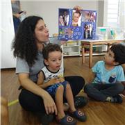 Professora experiente no método Montessori. Trazendo aprendizado sensorial e concreto que facilita o desenvolvimento integral