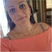 Non sono laureata ma ho studiato lingue, mi sono diplomata come operatrice turistica. Sono stata un mese in Francia, a Dijon, dove ho seguito un corso in università e ricevuto attestato. Oggi aiuto mia figlia che studia francese alle medie
