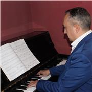 PROFESOR DE PIANO, TROMPETA Y LENGUAJE MUSICAL