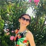 English Teacher with 10 Years of Experience Offering Personalized Online Lessons to Help You Speak English with Confidence