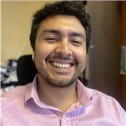 Ingeniero Civil Industrial dicta clases a jóvenes de enseñanza media de las materias de Matemáticas, física y química