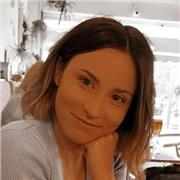 Profesora de química imparte clases para estudiantes de la ESO y bachillerato