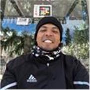 Exjugador de futbol amateur con al menos 7 de conocimientos para impartir a los jóvenes.