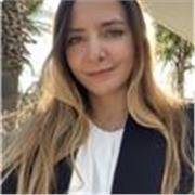 Insegnante esperta di Photoshop impartisce lezioni private on line o in presenza in provincia di Napoli. 