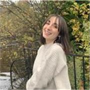 Sono Lucia, una studentessa di Scienze internazionali e diplomatiche, mi sono diplomata l’anno scorso con votazione 100/100, vorrei offrire il mio aiuto a ragazzi in difficoltà con l’inglese, la matematica delle scuole medie e qualsiasi altra materia con 