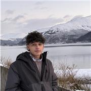 Online Psychology tutor in the UK, teaching students human behaviour and mindset through clear, real-life examples.