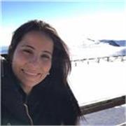 Professeure de français, titulaire du DELF et résidant en France depuis 8 ans, ce qui garantit une bonne maîtrise de la langue.