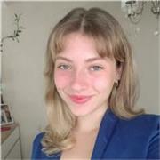 Profesora de matemática ofrece clases online a alumnos de primario y secundario